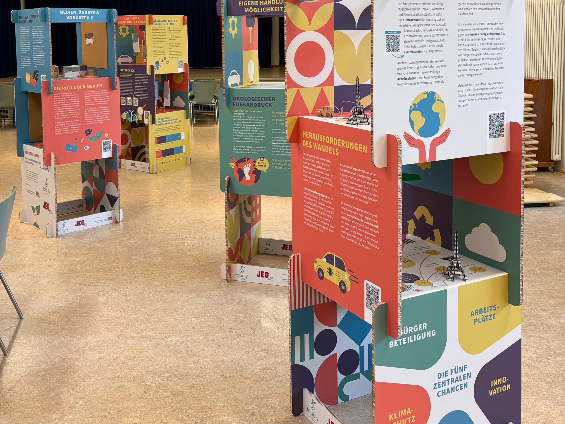 Die Säulen sind zur Ausstellung in Innenräumen gedacht.© Foto: LAG Main4Eck Miltenberg e.V.