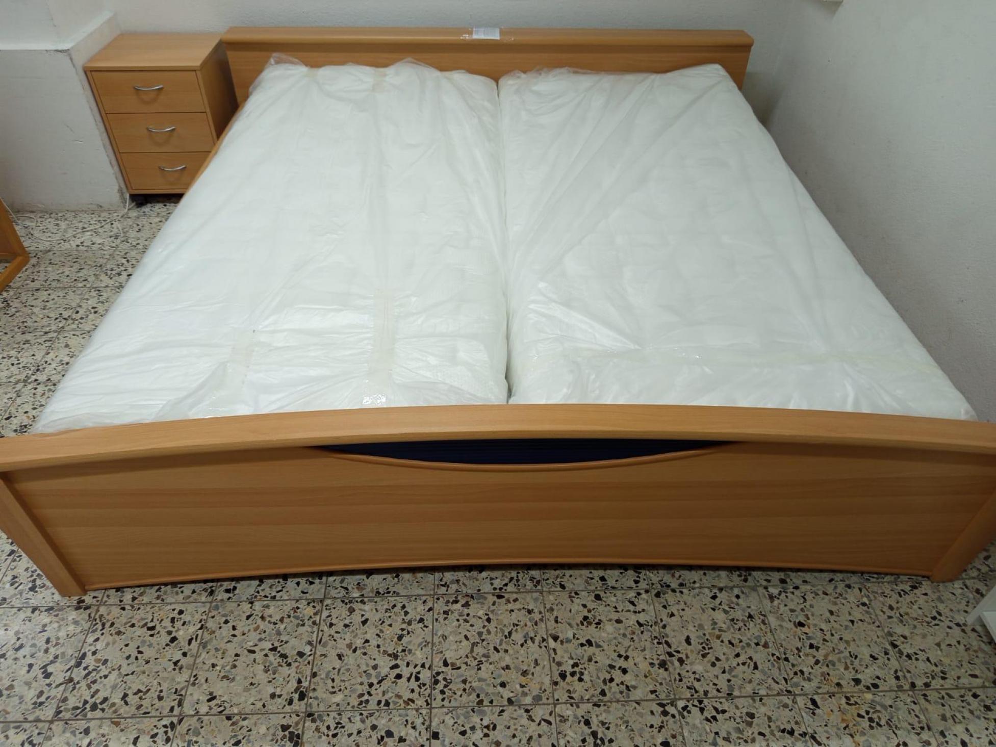 Das Bett ist ein früheres Projekt der Holzbrücke und dient als Beispielbild für die angebotene Ware. © Die Brücke e.V.